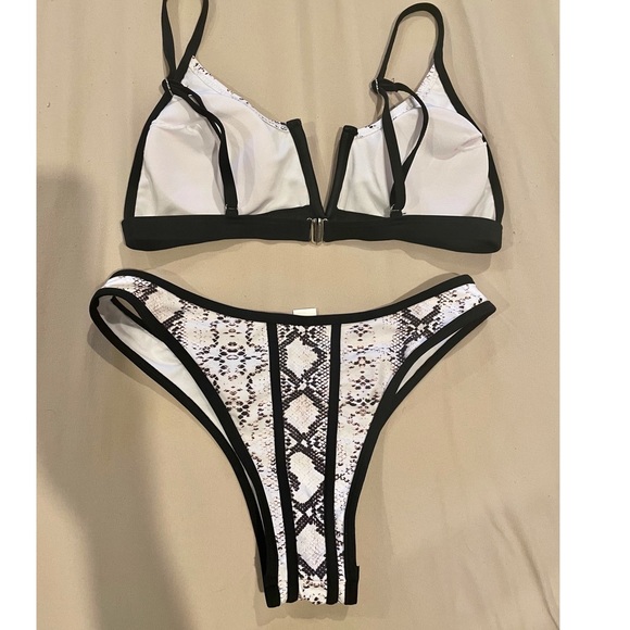 Sexy snakeskin print bikini - Picture 3 of 7